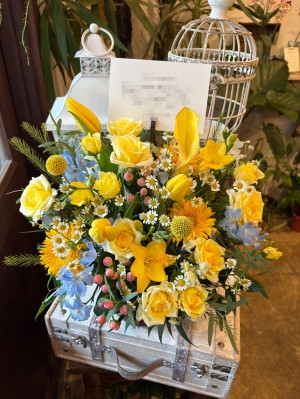 傘寿のお祝いに明るくおまとめしたアレンジ花