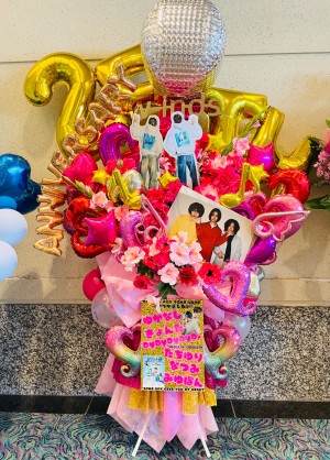 パシフィコ横浜 公演 [w-inds. Best S ingl LIVE TOUR 2026  GOLDEN SINGLS] w-inds. ご出演スタンド花