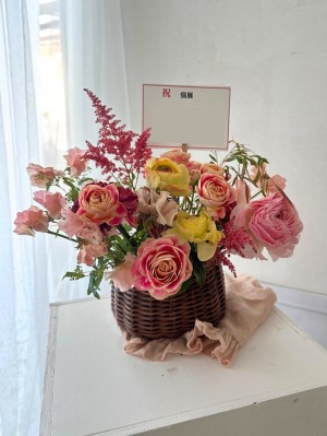 お祝いと応援の気持ちを込めて 個展開催祝い花