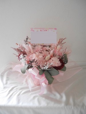 「応援の気持ちを込めて」可愛らしい雰囲気でお作りしたご出演祝い花・楽屋花