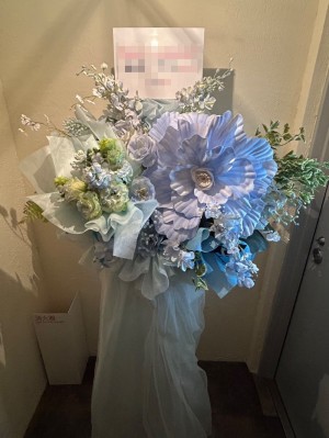 卒業祝いにブーケと一緒におまとめしたスタンド花