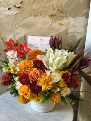 レストランのイメージにあわせておまかせでアレンジした周年祝い