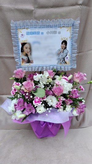 幕張メッセ 公演 [40thシングル「ビリヤニ」発売記念「リアルミート＆グリート」] 梅澤美波さん　小川彩さん ご出演祝い花・楽屋花