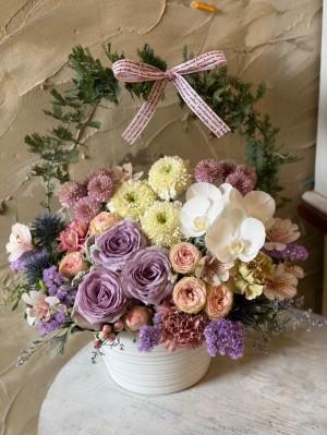 幸福を呼ぶ胡蝶蘭を取り入れたアーチアレンジ