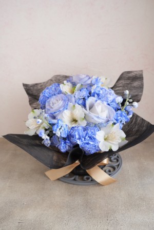 「感謝を込めて」イメージカラーでおまとめしたバースデフラワー