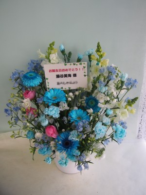 竹芝ニューピアホール 公演 [藤谷美海 生誕祭　『ふじたにじゅういっさい　～後ろを向くな、前を向け！☆～』] 藤谷美海様 ご出演祝い花・楽屋花