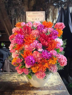 「元気になってね」ボリュームたっぷり華やかなお花でおつくりしたバースデーフラワー