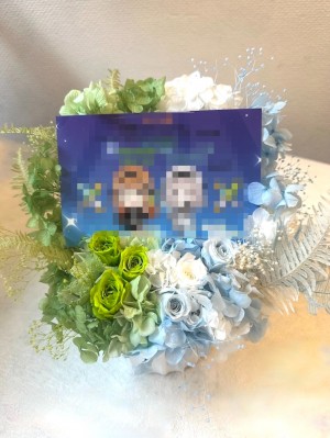 ツートンカラーでおまとめしたご出演祝い花・楽屋花