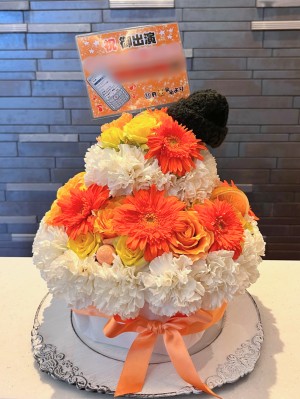 ビタミンカラーで華やかにおつくりしたフラワーケーキ