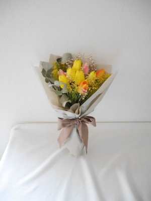 チューリップをメインにおまとめした花束