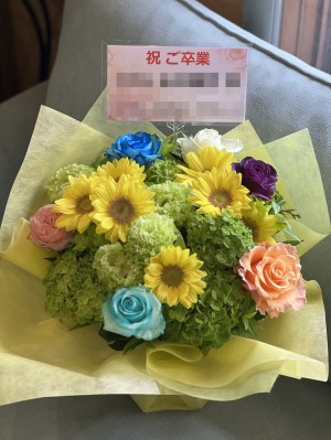 卒業祝いに想いを込めたご出演祝い花・楽屋花