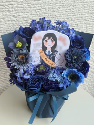 軍団長就任を祝う、ネイビーカラーの華やかなご出演祝い花・楽屋花