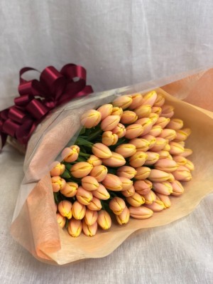 79歳のお誕生日に贈る 感謝を込めた79本のチューリップブーケ